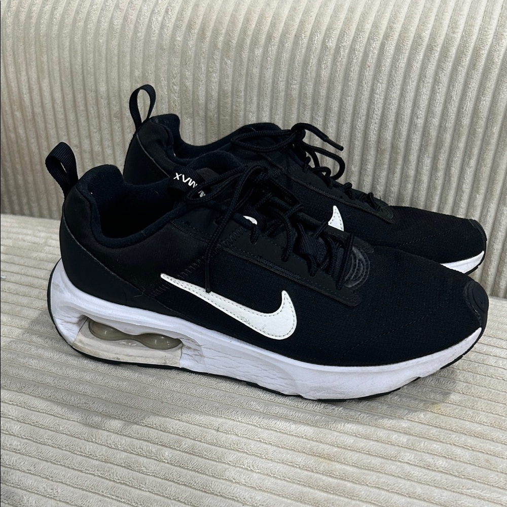 Nike Air Black and White Running Shoes